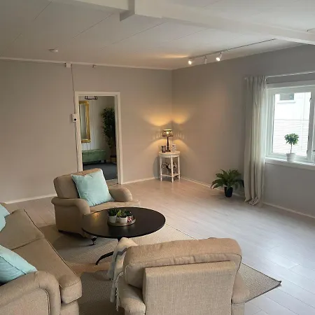 Romslig Sentralt I Sentrum * Svolvær